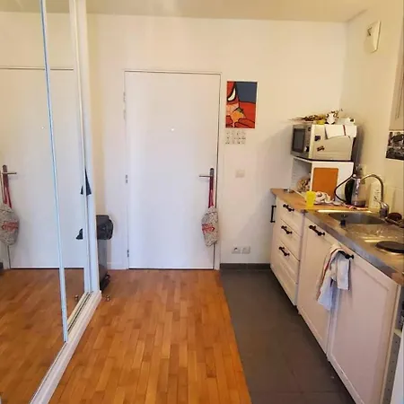 2 Steps From Paris Via Metro Or Train Station
