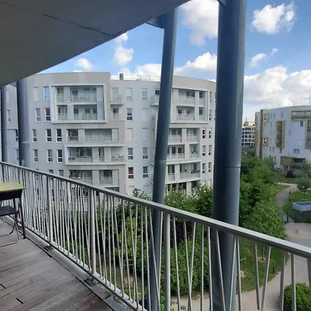2 Steps From Paris Via Metro Or Train Station